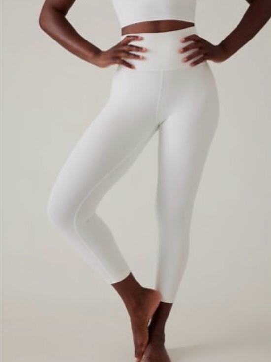 Athleta Pants - Elation Ultra High Rise 7/8 Legging
Buttery-soft stretch MP Medium Compression